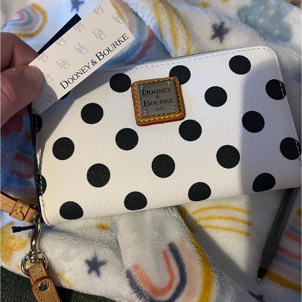 This is a brand new Dooney and Bourke wallet. It has never been used.